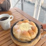 【RETRIP×名古屋】
名古屋にある「THE CUPS HARBOR CAFE(ザ カップス ハーバーカフェ)」。こちらのお店では、「手ちぎりスキレットパン」...