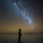 【RETRIP×ボリビア】
こちらは、ボリビアにある「ウユニ塩湖」。天空の鏡とも呼ばれ、湖面にあたりの景色を映し出す絶景スポットとして有名です。夜にはこのように...