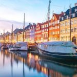 【RETRIP×デンマーク】
美しい自然とデザインの国、デンマーク。首都コペンハーゲンの港町であるニューハウンでは、まるでおとぎ話の世界のようなカラフルな街並み...