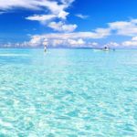 【RETRIP×与論島】
こちらは、鹿児島県の最南端の離島、与論島。大潮の干潮時だけ出現する百合が浜が有名ですよね。透明度抜群の海は息を呑むほどの美しさ。今年の...
