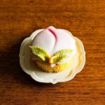目でも楽しめる"おめでたい"カステラの雛菓子﻿
﻿
〈 松翁軒 〉の「桃カステラ」は、長崎カステラをベースにした桃形のお菓子。今では様々な慶事に用いられる。直径...