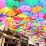 【RETRIP×ポルトガル】
今回ご紹介するのは、ポルトガルの「アゲダ」。毎年夏に行われる芸術祭の中で、開催されるのが写真の「Umbrella Sky Proj...