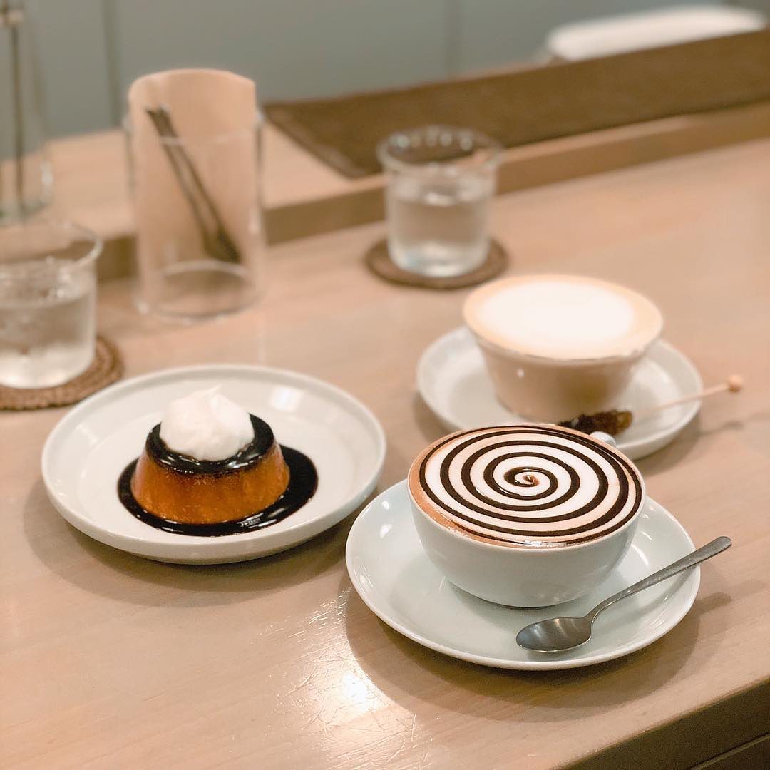 Retrip Fukuoka Retrip 福岡カフェ 福岡県の別府にある そふ珈琲 では ぐるぐるのアートが可愛いカフェモカを飲むことができます 固めタイプのプリンや手作りケーキと一緒 Wacoca Japan People Life Style