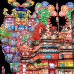 【RETRIP×秋田】
こちらは2019年8月3日(土)、4日(日)に秋田県で開催された天空の不夜城です。色鮮やかで巨大な灯籠が見られるとっても豪華絢爛なお祭り...