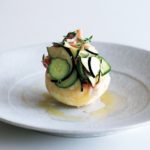 渡辺有子さん（@yukowatanabe520）の連載「&Cooking」。
今回はフルーツが最高のおかずになる３品「桃とナスのサラダ」「チェリーと白身魚の春巻...