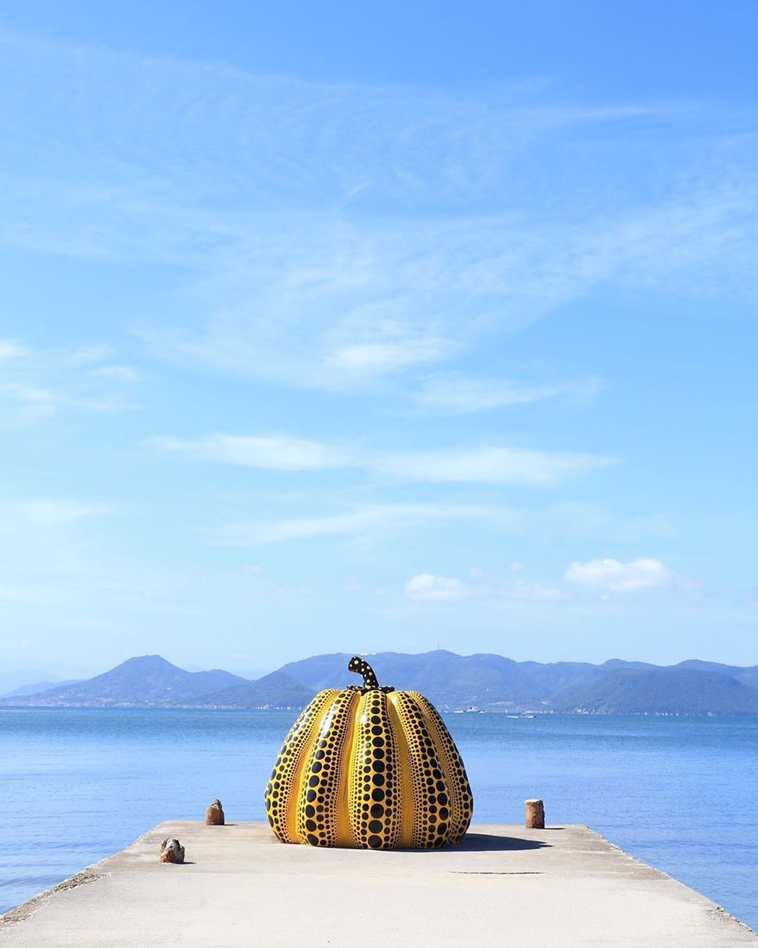 Retrip Nippon Retrip 直島 香川県の12の島と2つの港では 3年に一度の現代アートの祭典 瀬戸内国際芸術祭 が開催されています 直島の黄かぼちゃをはじめとして フォ Wacoca Japan People Life Style Retrip Nippon Retrip 直島 香川県の12の島と2つの港では 3年に一度の現代アートの祭典 瀬戸内国際芸術祭 が開催されています 直島の黄かぼちゃをはじめとして フォ Wacoca Japan People Life Style