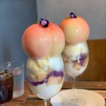 【RETRIP×太宰府カフェ】
桃の季節がやってまいりました福岡県大宰府にある「coba cafe」では桃が丸々のっているパフェをいただけます。中にはアイスやナ...