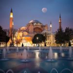 【RETRIP×トルコ】
こちらの美しい建物があるのは、トルコ・イスタンブールの「アヤソフィア」。大聖堂・モスクという歴史があるこちらの建物は現在博物館となって...