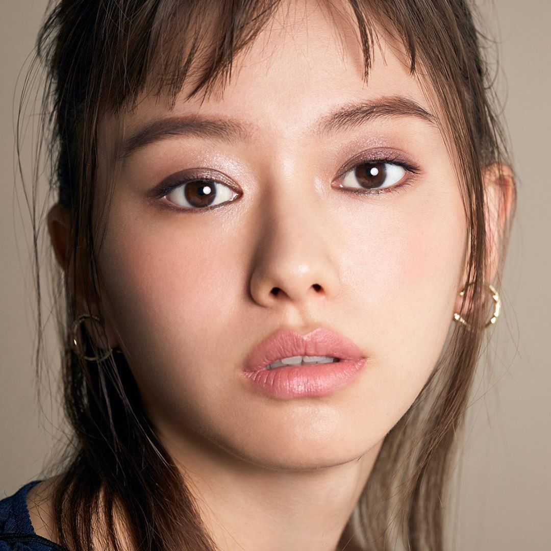 MAQUIA 山本舞香が注目する秋リップは！？【山本舞香のBeauty Script】 ★ カラーメイクの達人・人気ヘア＆メイクpaku