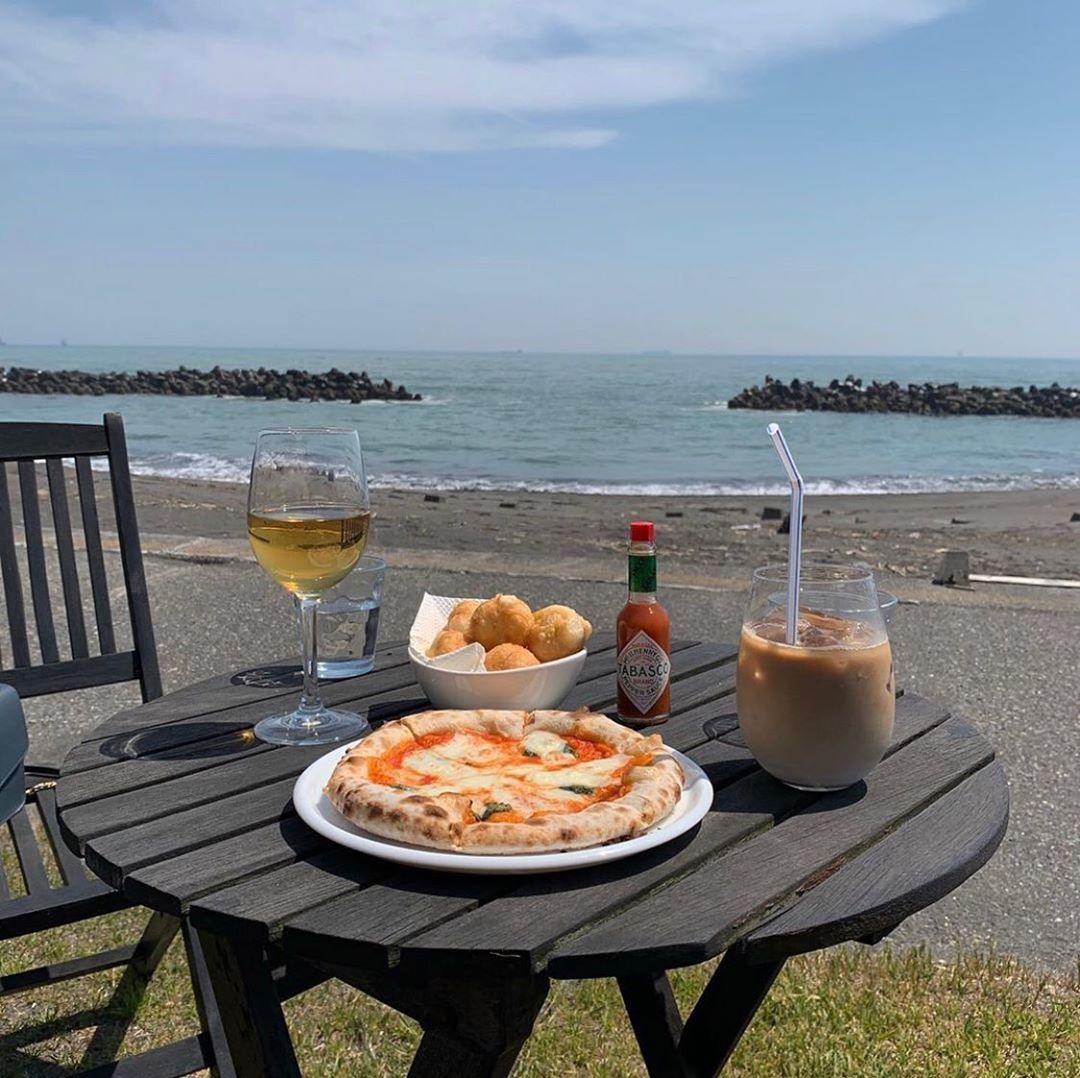 Retrip Hokkaido Retrip 海カフェ 苫小牧にある海カフェ Nonびりーの こちらのカフェでは 海という青の絶景を眺めながら ピザやコーヒーを味わうことが出来るんです Wacoca Japan People Life Style