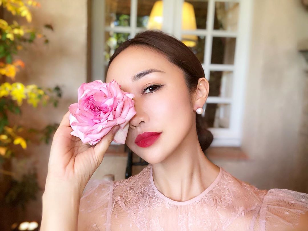 神崎恵 メイクのポイントは メイク前のスキンケア 朝のスキンケアは ベースメイクのファーストステップのようなもの スキンケアで肌が満たされていれば どんな色も似合わ Wacoca 神崎恵 メイクのポイントは メイク前のスキンケア 朝のスキンケアは ベースメイクのファーストステップのようなもの スキンケアで肌が満たされていれば どんな色も似合わ Wacoca