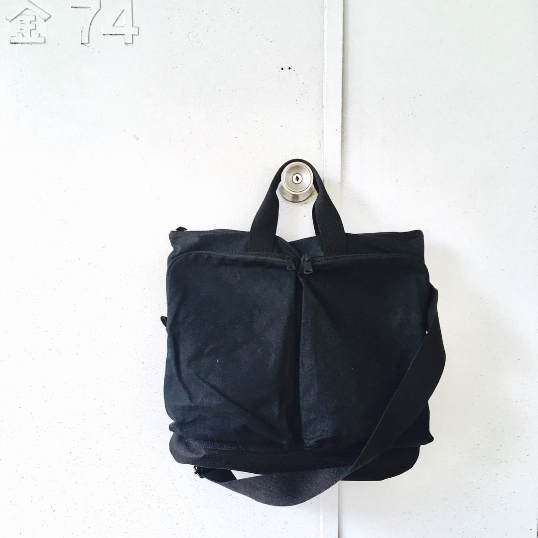 UOMOMagazine: 【ポーター×マーガレット・ハウエルのヘルメットバッグ 