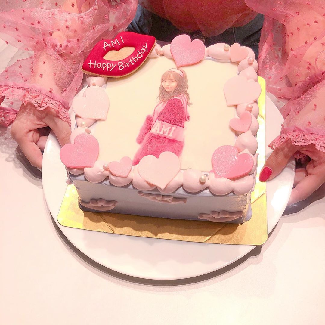 込山榛香 この間 Amiyumoto Official のお誕生日お祝いをした時のケーキ イメージにピッタリな可愛いケーキ作って貰いました Wacoca Japan People Life Style