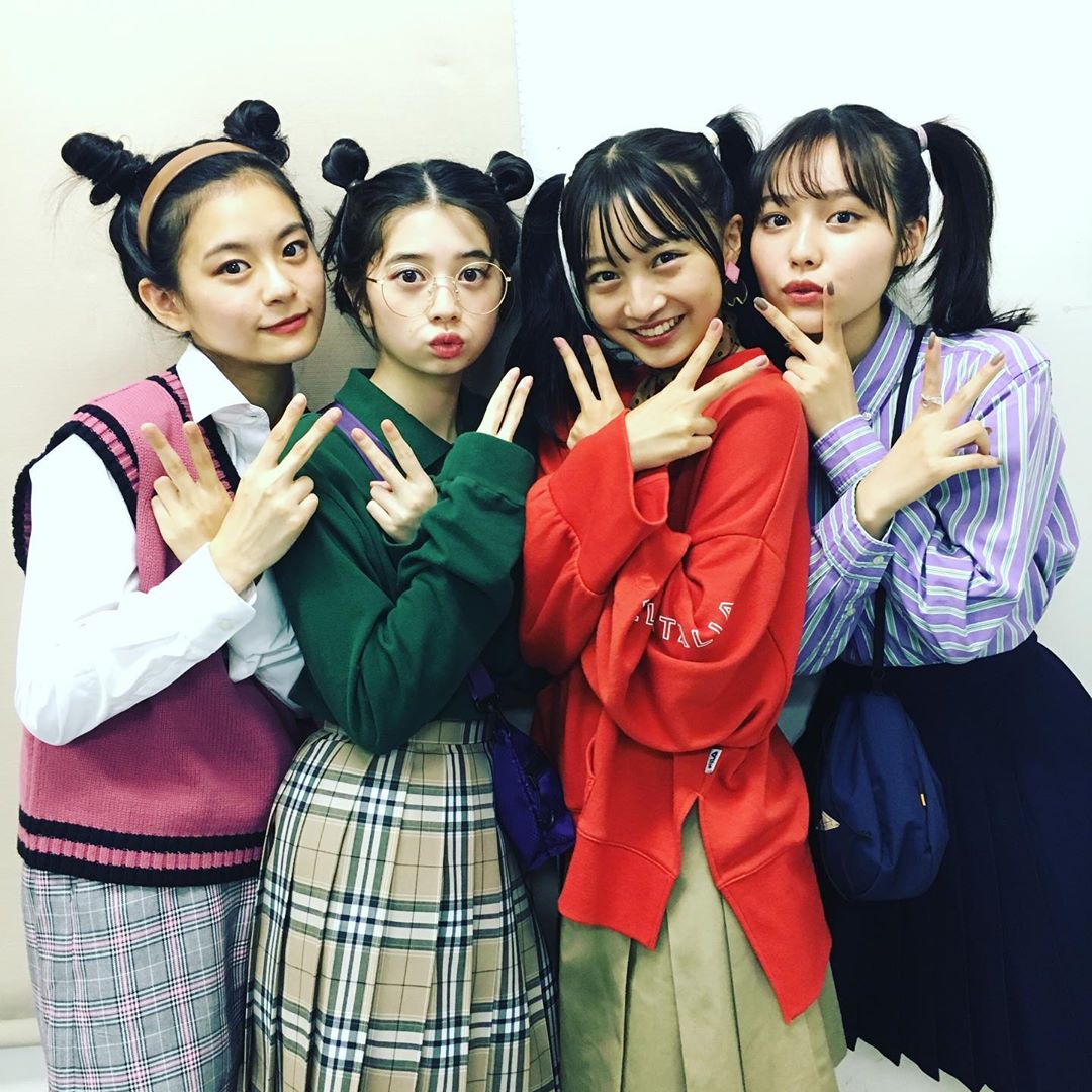 Seventeenmagazine 撮影中に4人で考案した高2ポーズ 全国の高2に流行らせたい Stニュース Seventeen撮影中 永瀬莉子 桜田ひより 山本彩加 秋田汐梨 Wacoca Japan People Life Style