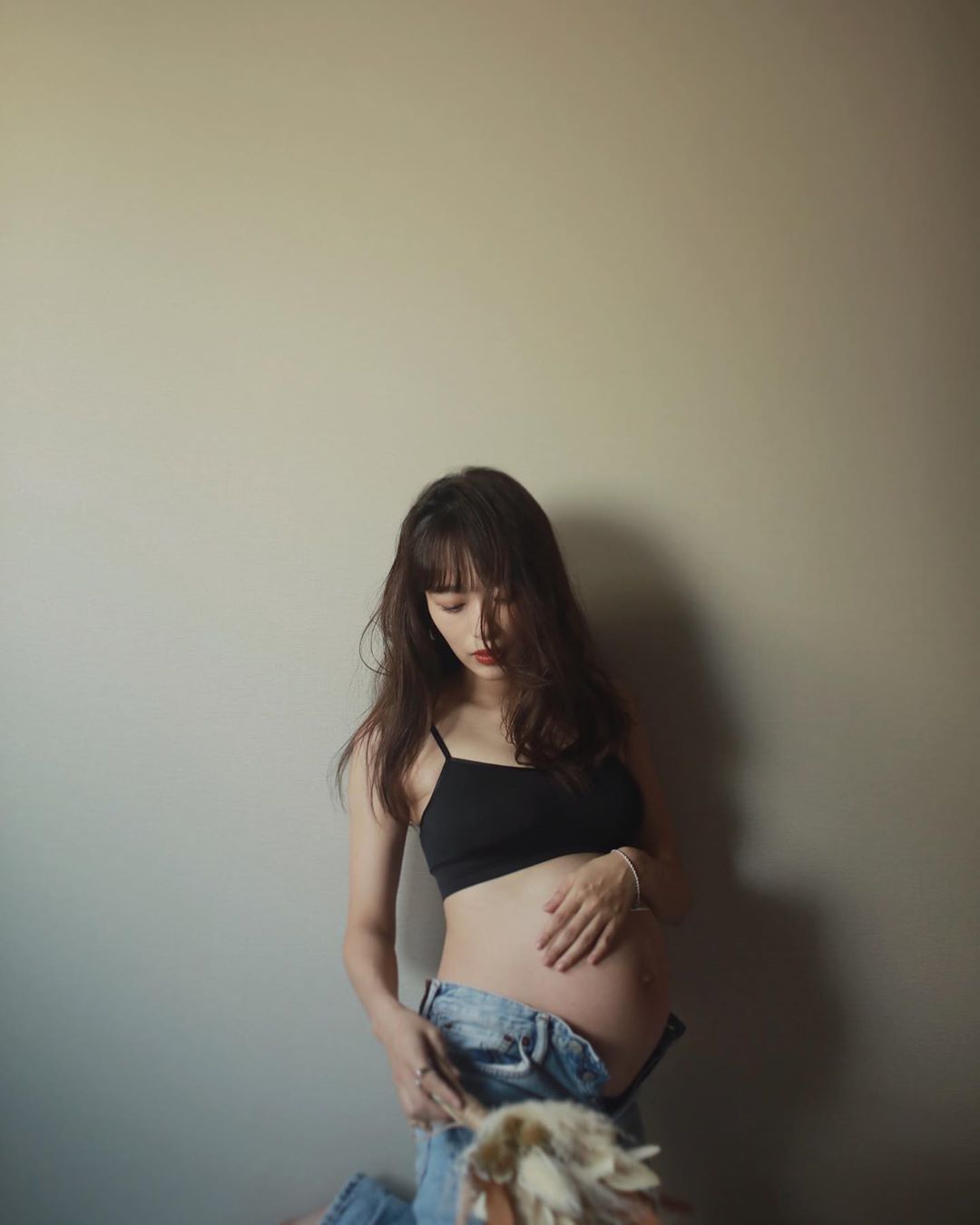 マタニティフォト 近藤千尋さんのフォト 流石モデルですねw 幸せそうでとても綺麗です 妊娠フォトを公開した芸能人 まとめブログ ましゃましゃ