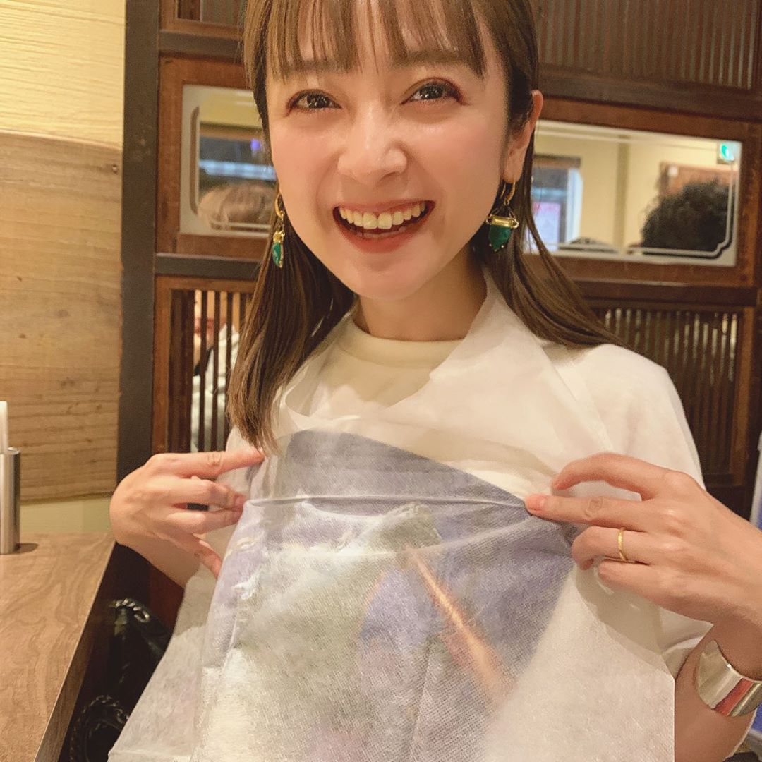 安達祐実 紙エプロンの向こう 透けて見えるは 火を噴くゴジラ ときどき 人のtシャツ勝手に着る Wacoca Japan People Life Style 安達祐実 紙エプロンの向こう 透けて見えるは 火を噴くゴジラ ときどき 人のtシャツ勝手に着る Wacoca Japan People Life Style