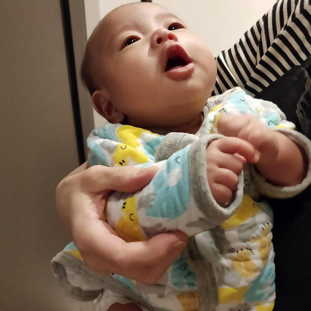 伊藤春香 はあちゅう 母に数時間 息子を預けて 旦那とご飯に出かけたけど 数時間ぶりの 息子が可愛い ちびけん 生後1ヶ月 男の子ベビー ただいま Wacoca Japan People Life Style 伊藤春香 はあちゅう 母に数時間 息子を預けて 旦那とご飯に出かけたけど 数時間ぶりの 息子が可愛い ちびけん 生後1ヶ月 男の子ベビー ただいま Wacoca Japan People Life Style