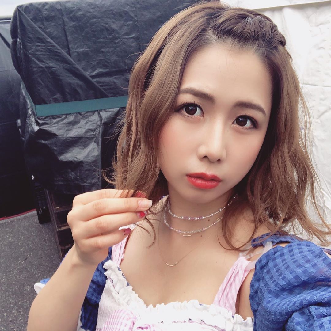 大家志津香 . . そういえば 3週間くらい前に 顔のどっかをすこーーし 変えたんです。 . 超微々たることだけど。 . 最初の3枚が前で あとの3枚が今 . 分かるかな 大家志津香 . . そういえば 3週間くらい前に 顔のどっかをすこーーし 変えたんです。 . 超微々たることだけど。 . 最初の3枚が前で あとの3枚が今 . 分かるかな
