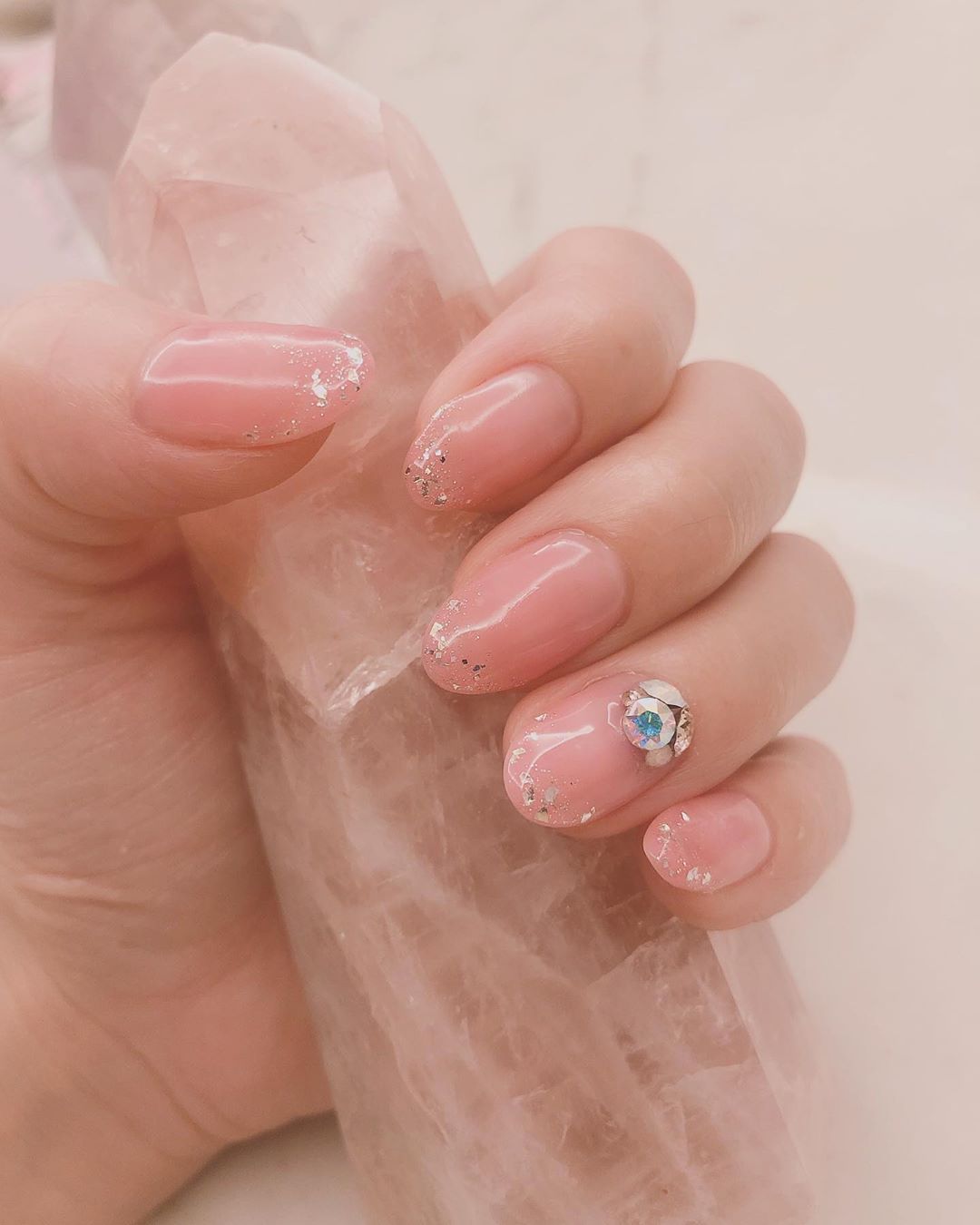 ダレノガレ明美 大好評のネイル載せます Roi Nailsalon の岩崎ちゃんにやっていただきました 薄ピンクにラメのグラデーションやっていただき 左手の薬指だけストー Wacoca Japan People Life Style ダレノガレ明美 大好評のネイル載せます Roi Nailsalon の岩崎ちゃんにやっていただきました 薄ピンクにラメのグラデーションやっていただき 左手の薬指だけストー Wacoca Japan People Life Style