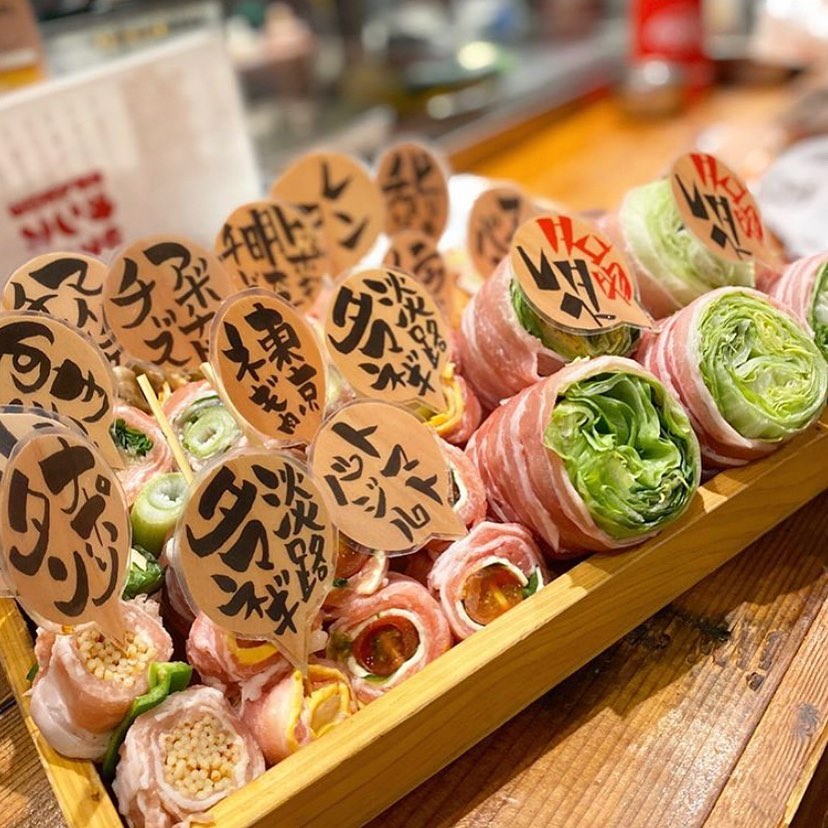 Retrip Osaka Retrip 串焼き 今回ご紹介するのは 大阪の串焼きが美味しいお店 大衆ビストロ オンズ 人気の野菜肉巻きはヘルシーで栄養満点なメニューで女子同士の Wacoca Japan People Life Style