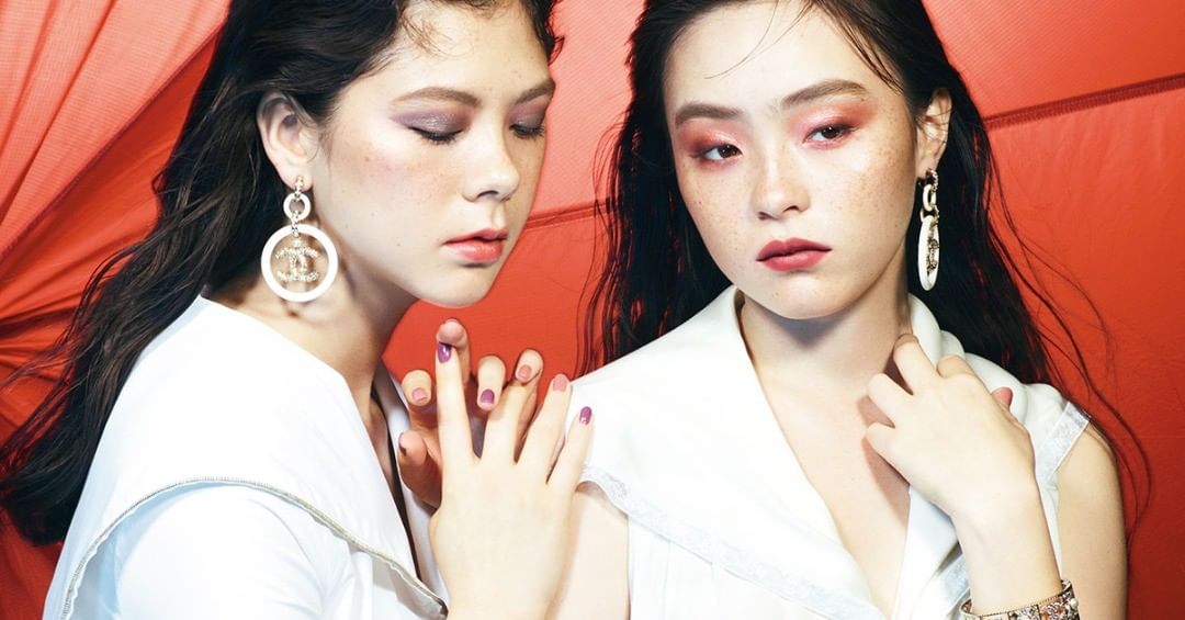 Voguejapan モトーラ世理奈とエモン久瑠美が纏う Chanelのスプリング サマー メークアップ コレクション デザート ドリーム 優しさと調和を秘めた春夏の表情 Wacoca Japan People Life Style Voguejapan モトーラ世理奈とエモン久瑠美が纏う Chanelのスプリング サマー メークアップ コレクション デザート ドリーム 優しさと調和を秘めた春夏の表情 Wacoca Japan People Life Style