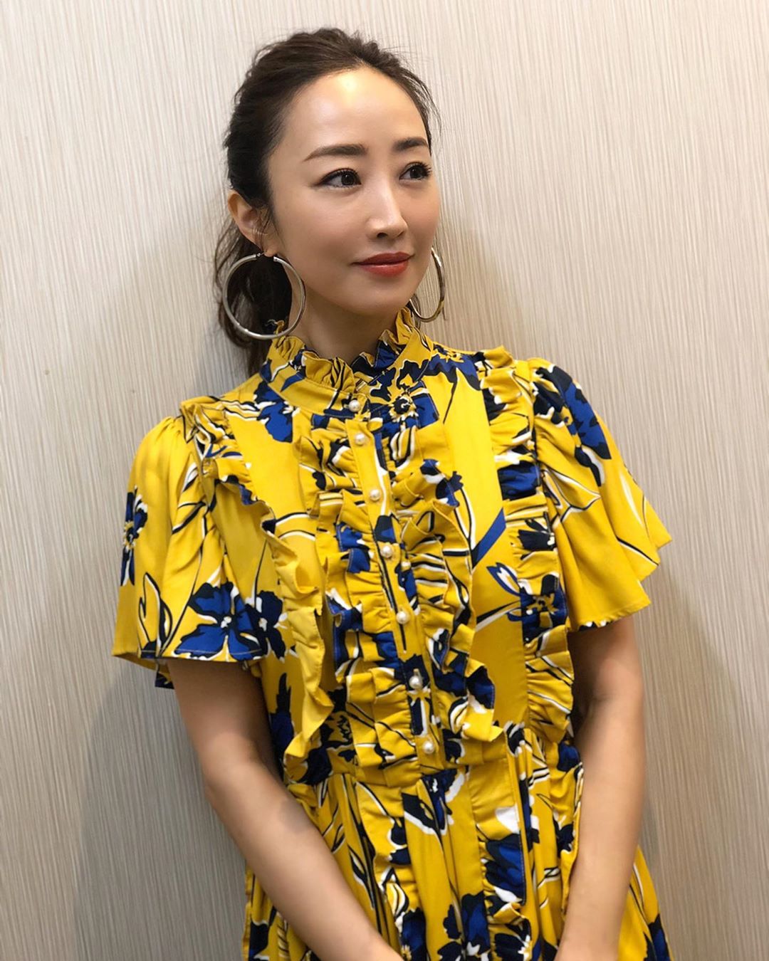 神崎恵 ドルチェ ガッバーナのイベントでした 第二部は 鮮やかなイエローのワンピースに合わせ ザ オンリーワン ルミナスカラーリップスティック670を 目元は フェリ Wacoca Japan People Life Style