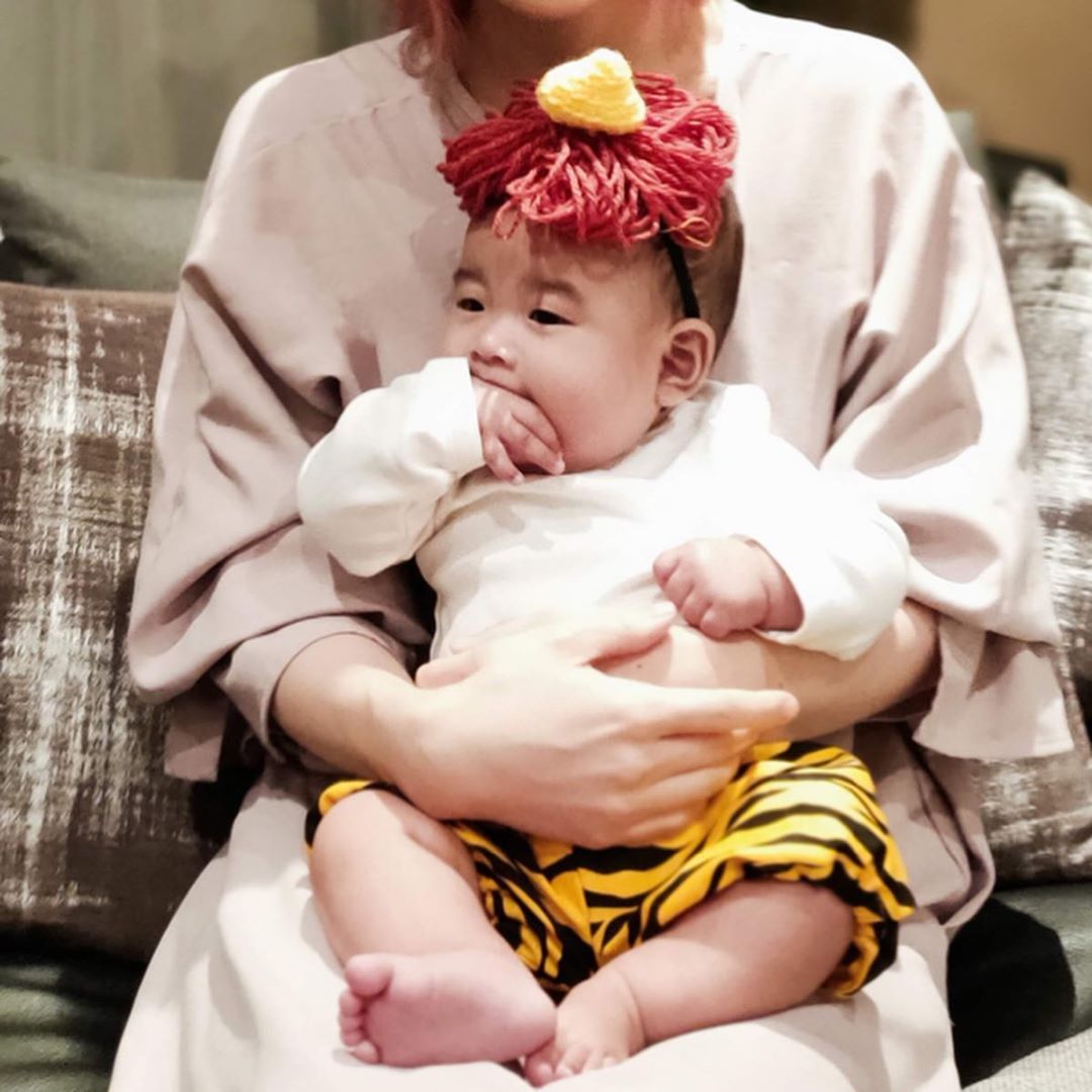 伊藤春香 はあちゅう 髪色をめちゃ派手にしました 笑 自分でも笑っちゃうくらい派手 妊娠中 男の人にわざと ぶつかられたことが２回あって 怖かったんですが そ Wacoca Japan People Life Style