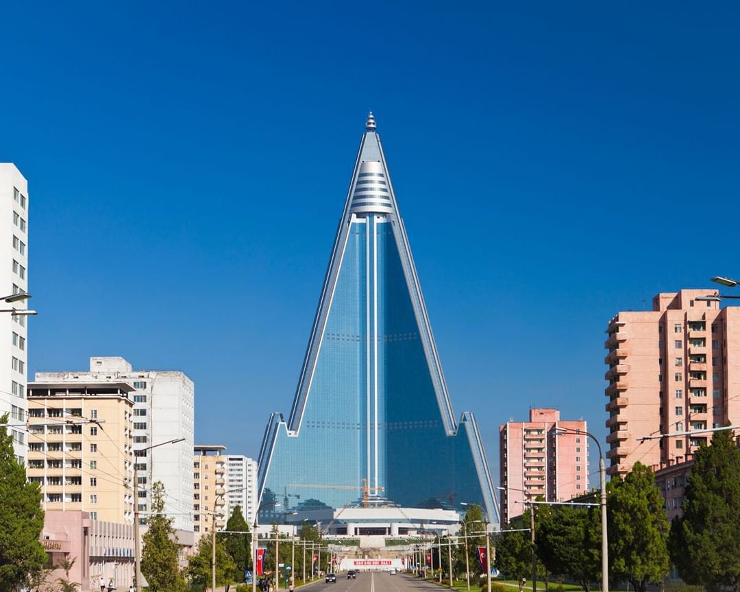 Penmagazine 発売中 平壌ソウル ３人の主導者が築いた 北朝鮮の首都 平壌 現在 平壌の第３層となる都市開発を担っているのは 金正恩 だ Sfによる未来都市の構築を Wacoca Japan People Life Style