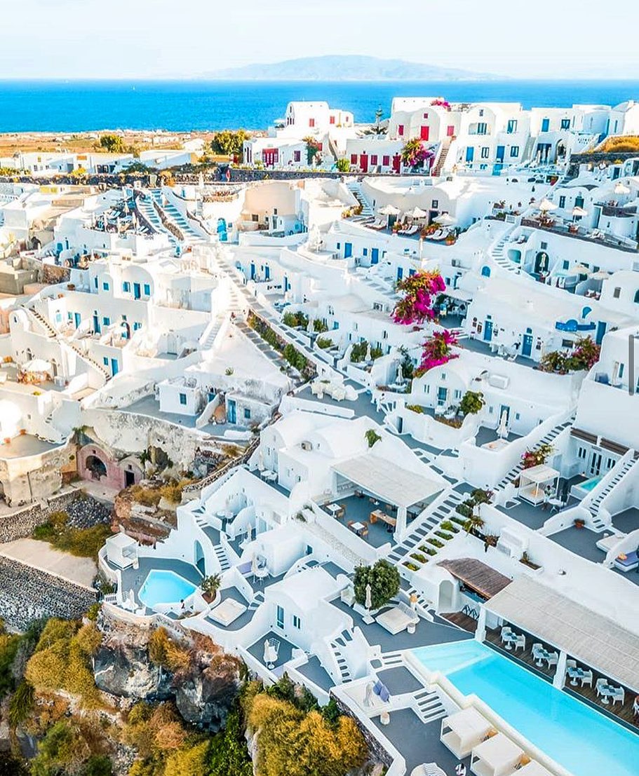 Retrip Global Retrip ギリシャ ギリシャのエーゲ海に浮かぶ魅惑の地 サントリーニ島 は永遠の憧れです よね 青と白のコントラストは絶景です ハネムーンやバカンスのス Wacoca Japan People Life Style