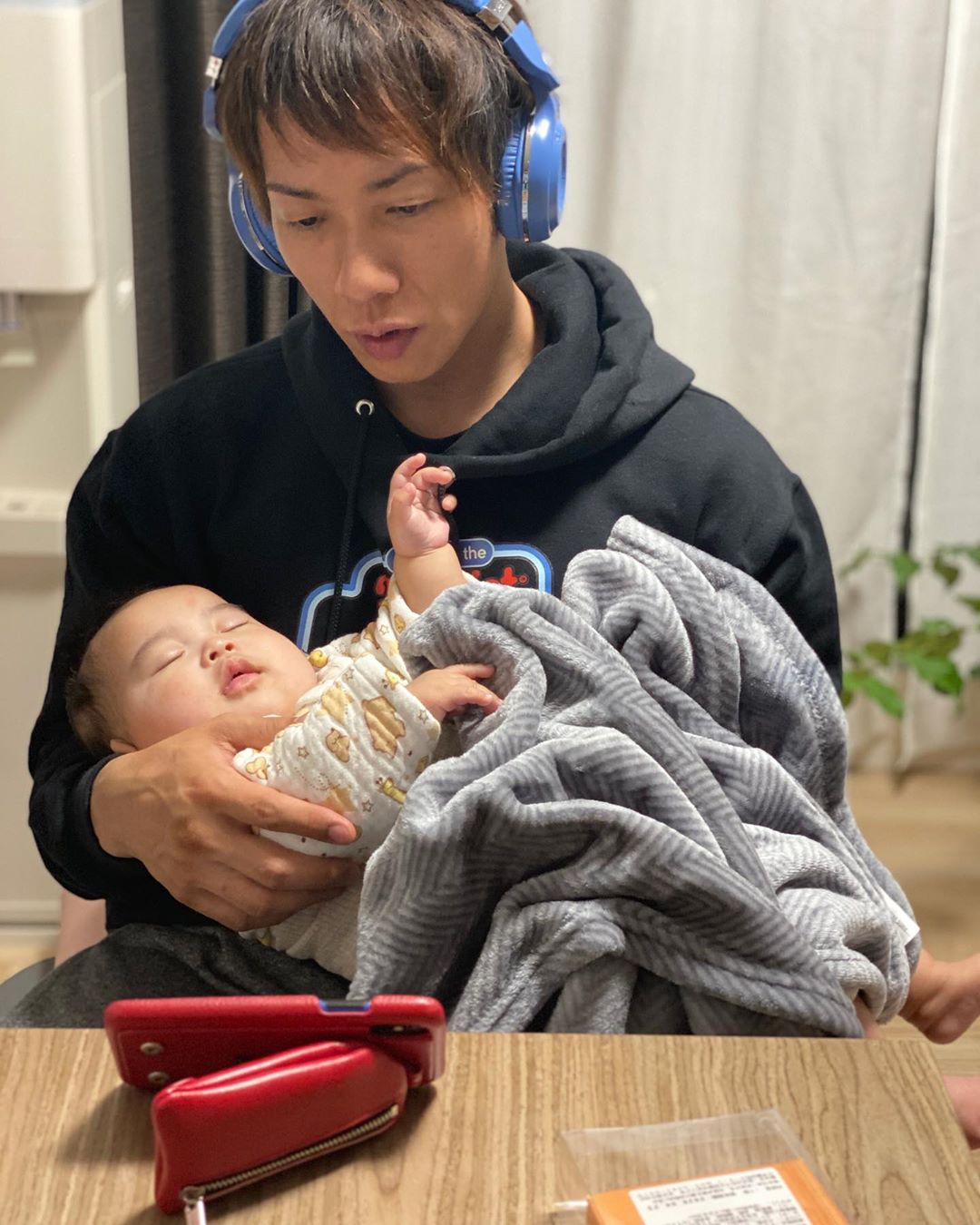 伊藤春香 はあちゅう 可愛い人たち 父と息子 生後5ヶ月 赤ちゃんのいる生活 赤ちゃんのいる暮らし 日常風景 Wacoca Japan People Life Style
