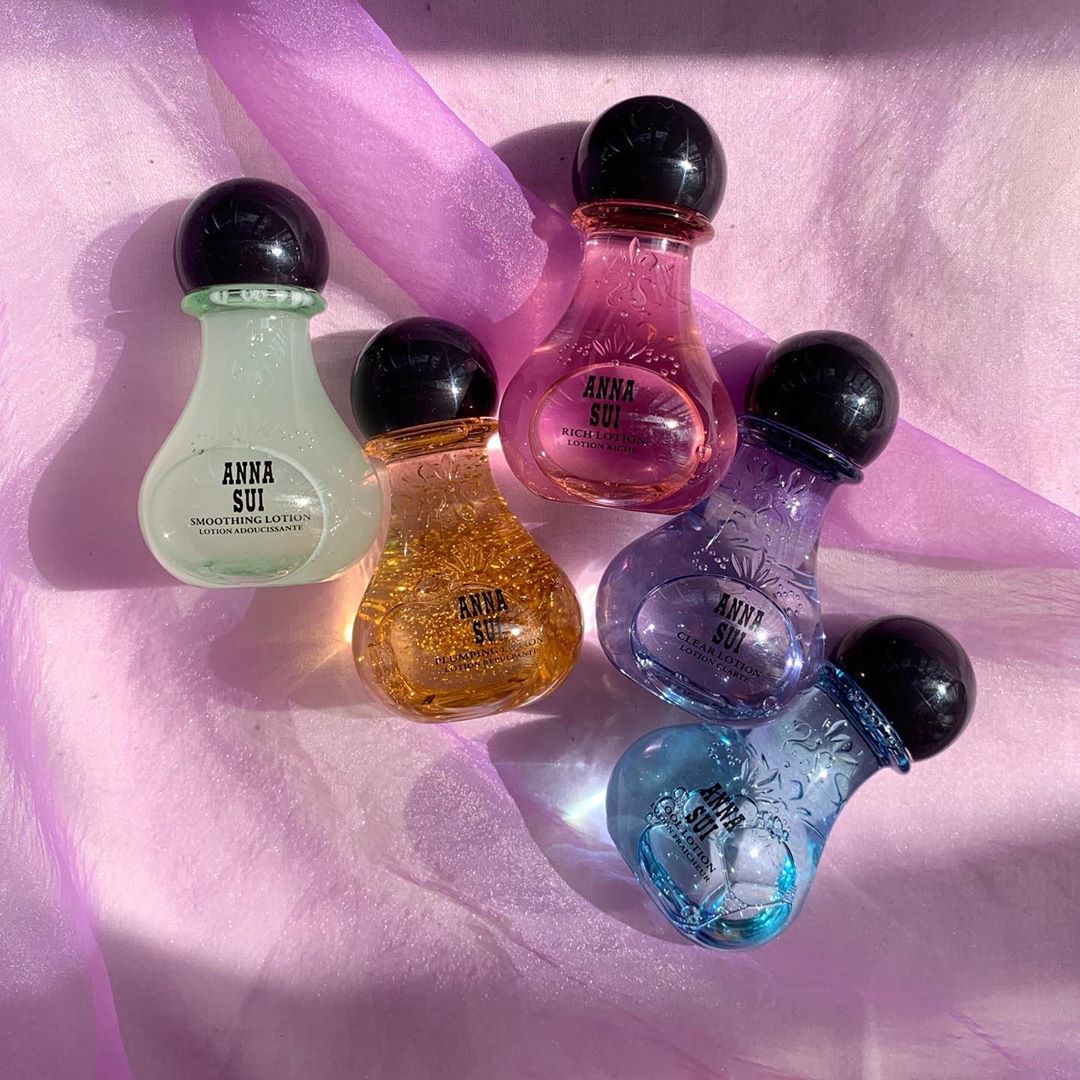 Ellegirljapan Present Anna Sui アナ スイ のミニ化粧水セットを計3名様にプレゼント ロマンティックなパッケージで人気のブランド アナ スイ Wacoca Japan People Life Style Ellegirljapan Present Anna Sui アナ スイ のミニ化粧水セットを計3名様にプレゼント ロマンティックなパッケージで人気のブランド アナ スイ Wacoca Japan People Life Style