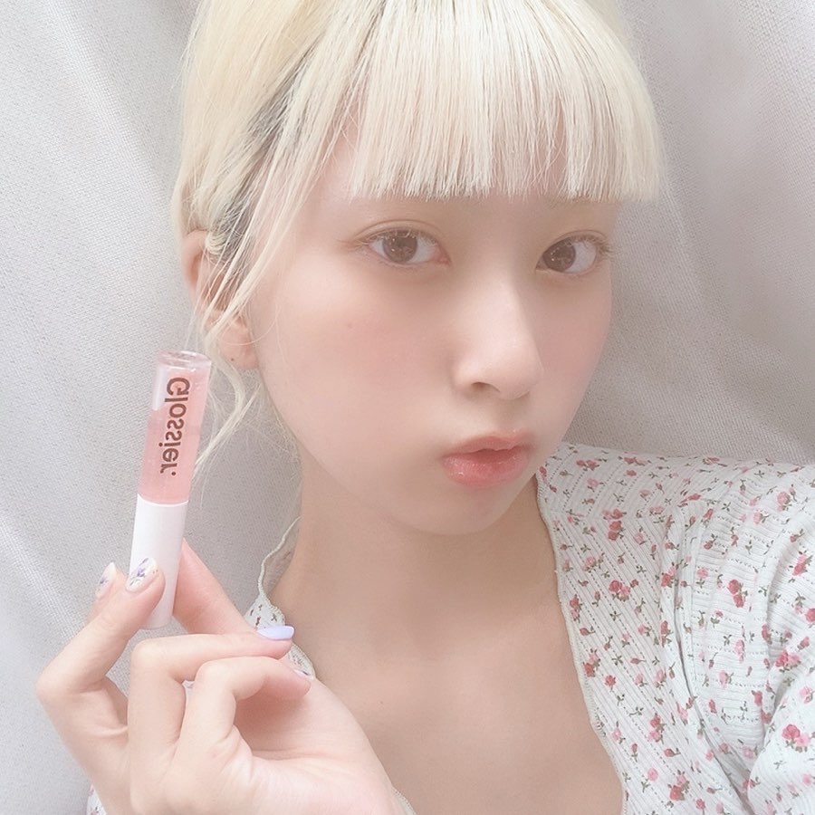 Ellegirljapan エル ガールがおしゃれガールの愛用海外コスメを大調査 エル ガール ユニ ぷるこ Prukousagi Glossier のリップグロス Glo Wacoca Japan People Life Style