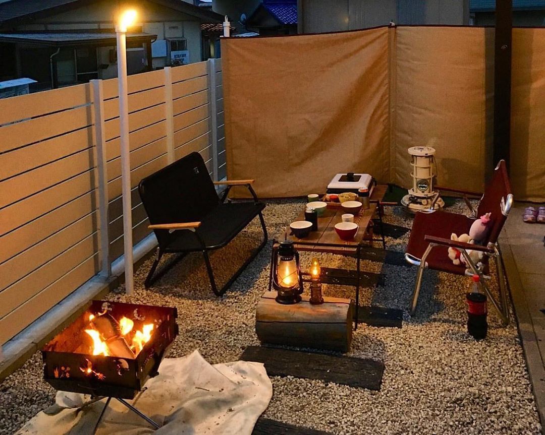 Camphack サイトの雰囲気に近いほど盛り上がる 庭キャンプ 風除けに設置した陣幕は自作なのだとか おうち時間を利用してdiyに挑戦してみるのも良いですね Fro Wacoca Japan People Life Style