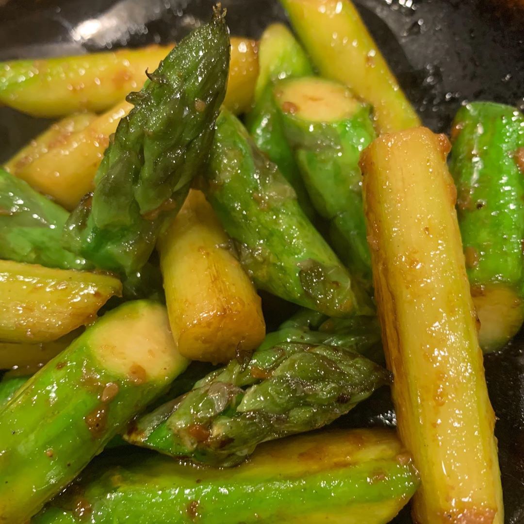 佐々木希 秋田のお野菜を使ってのメニュー 1枚目 空豆はシンプルにグリルで焼いて塩で 最高です 2枚目 アスパラはピエトロのおうちパスタのごま醤油ガーリック味で炒 Wacoca Japan People Life Style
