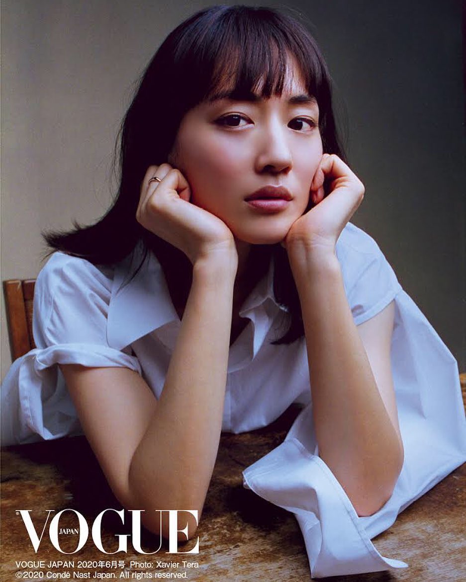 Voguejapan 発売中の Vogue Japan 6月号では綾瀬はるかのシンプルビューティーの秘密に迫る 自然体で飾らない言動に無垢な笑顔 圧倒的な透明感 彼女の魅力の根底には Wacoca Japan People Life Style
