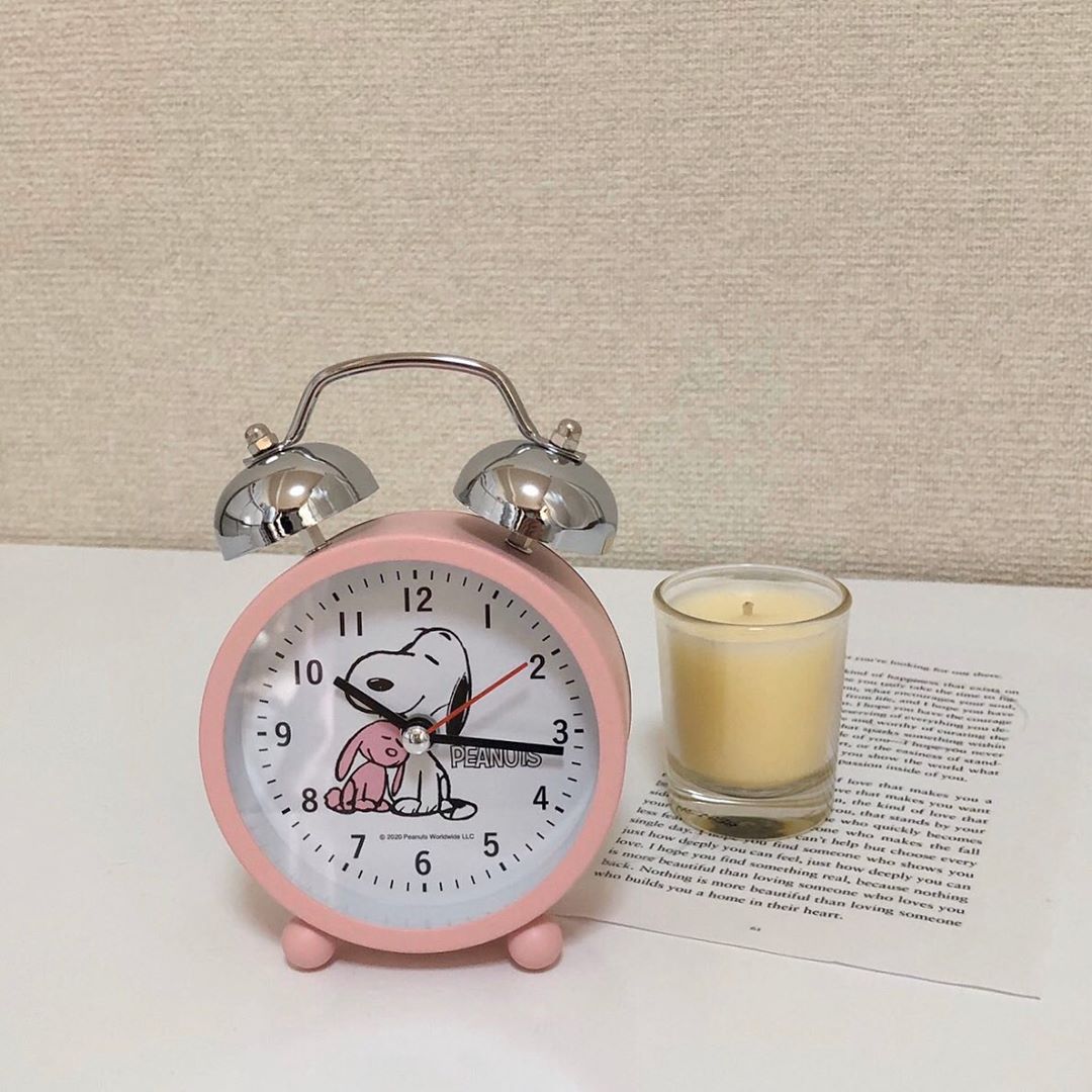 Sweetmagazine Sweet7月号増刊付録の目覚まし時計を さっそくお部屋に飾ってみました 優しいピンクとスヌーピー うさぎの イラストが とっても可愛くて見るた Wacoca