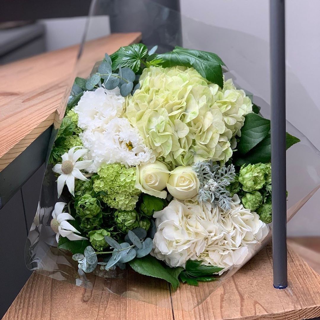 Classy 本日6月18日は 松村北斗さんの25歳の誕生日 少し早めでしたが 撮影時に編集部からお花を贈らせていただきました 最近たまたま花瓶を１つ 買い足 Wacoca Japan People Life Style