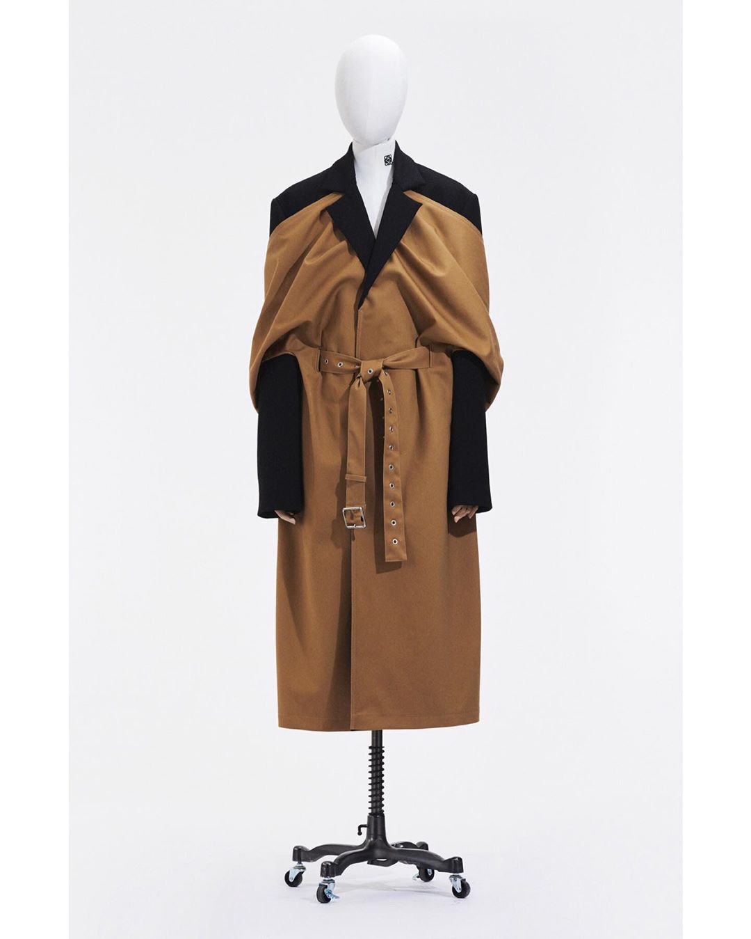 Voguejapan クチュールコレクションが終わり メンズファッションウィークがスタート ロエベからはジョナサンからのメッセージとともに組み立て式で試着できるサングラスや 新作シ Wacoca Japan People Life Style Voguejapan クチュールコレクションが終わり メンズファッションウィークがスタート ロエベからはジョナサンからのメッセージとともに組み立て式で試着できるサングラスや 新作シ Wacoca Japan People Life Style