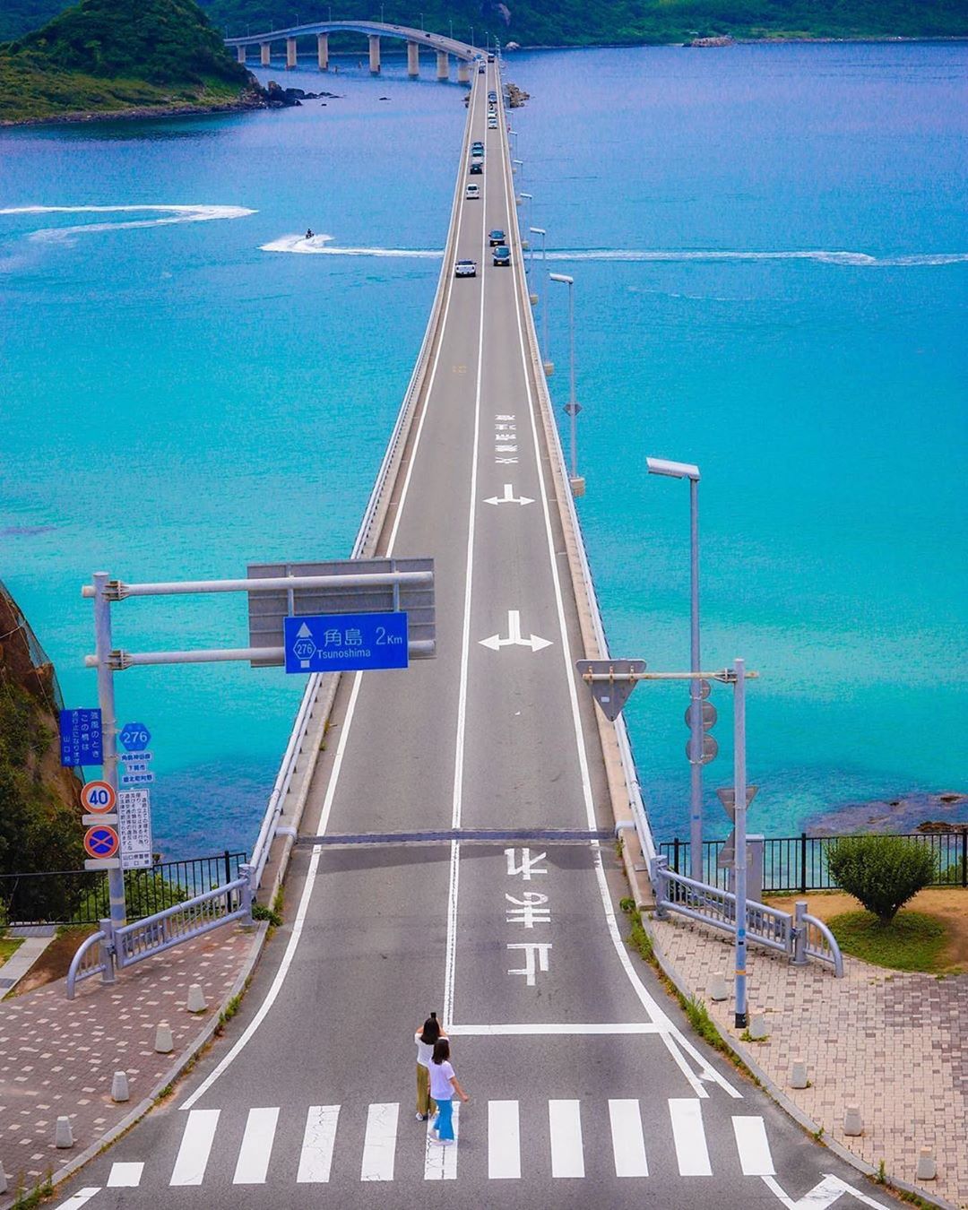 Retrip News Retrip 山口 山口県下関市の 角島大橋 は 本土と角島を結ぶ全長1 780mの橋です 真っ直ぐ伸びる橋の両脇にはエメラルドグリーンの海が広がり 絶景を Wacoca Japan People Life Style