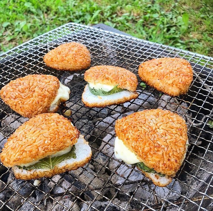 Hinatagohan Hinasumic さん作 焼きおにぎりだけでも美味しいのに チーズと大葉を挟んだら さらに絶品になること間違いなし ひなたごはん を Wacoca Japan People Life Style Hinatagohan Hinasumic さん作 焼きおにぎりだけでも美味しいのに チーズと大葉を挟んだら さらに絶品になること間違いなし ひなたごはん を Wacoca Japan People Life Style