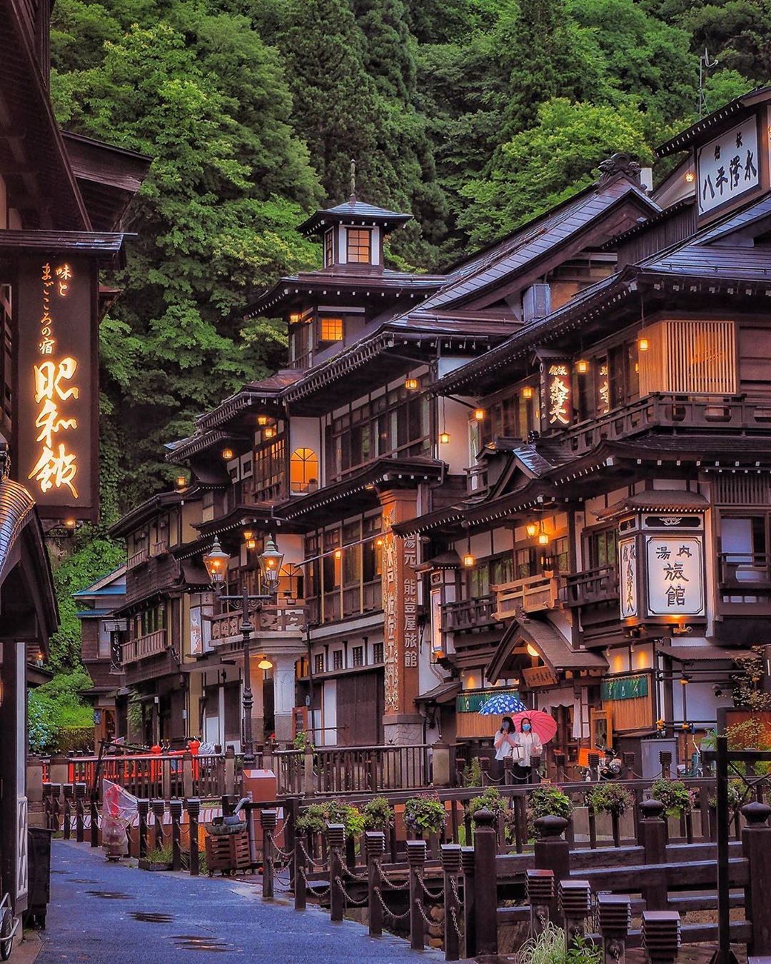 Retrip Nippon Retrip 銀山温泉 山形県にある 銀山温泉 では 絵に描いたような大正ロマンの絶景を見ることができます 雪が積もっている景色が美しく 冬にも人 Wacoca Japan People Life Style