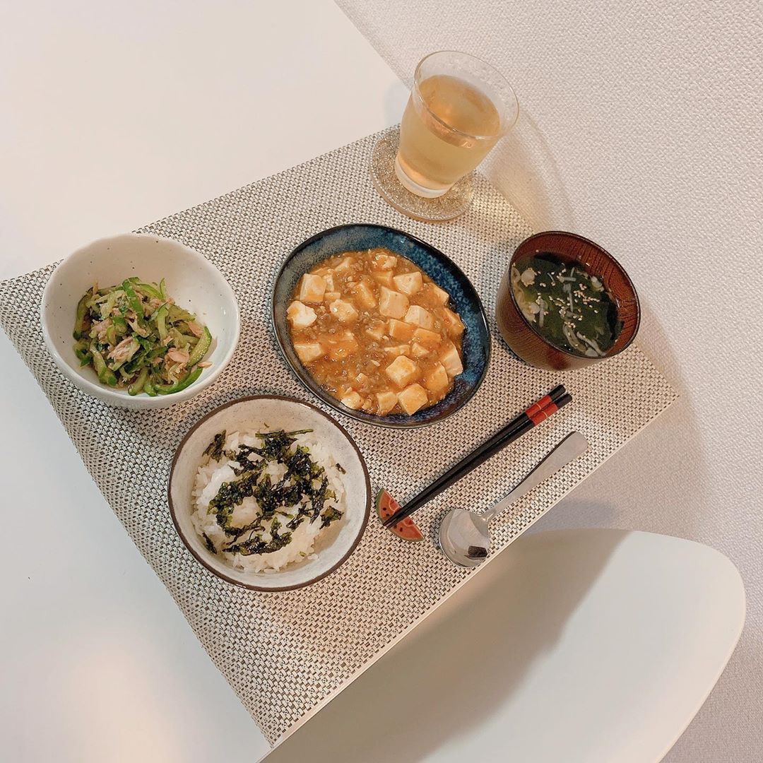 斉藤優里 ご飯 麻婆豆腐 胡瓜とツナの中華和え わかめスープ ご飯にふりかけたのは Costco の 韓国のりフレーク です 美味しかったな ま Wacoca