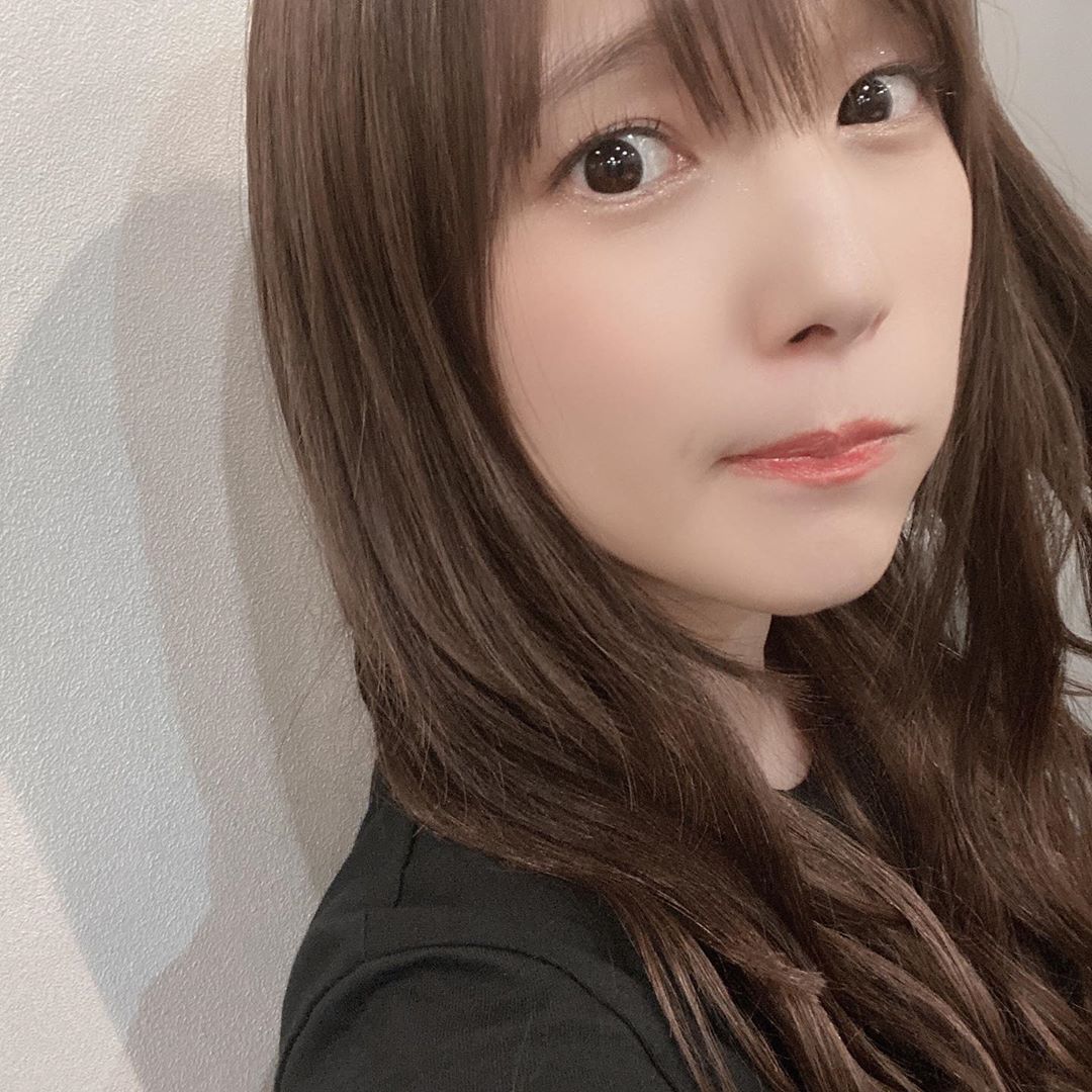 内田真礼 尋常じゃなくまゆげさがっとる。（なやみ） というわけで、 髪伸ばしました。エクステ82本！ カラーも最近ではやってないくらいの