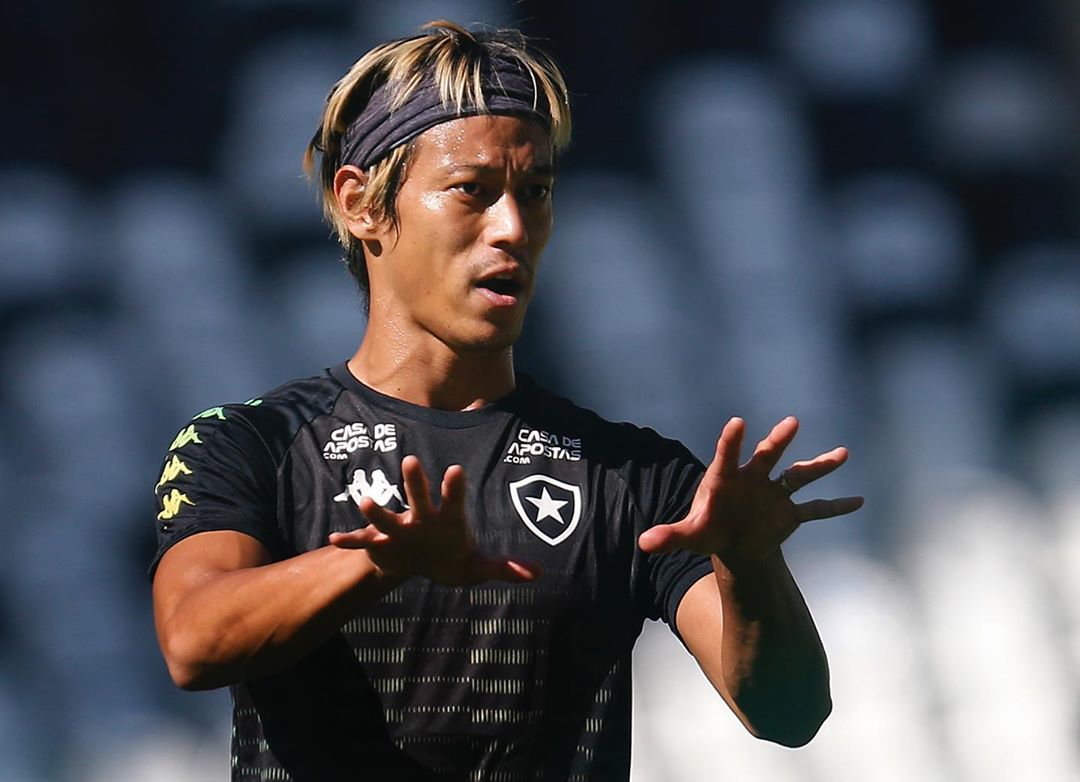 本田圭佑 It Is Winter In Brazil Isn T It Wacoca Japan People Life Style
