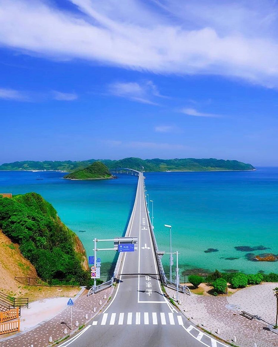 Retrip Nippon Retrip 山口 山口県の下関市にある 角島大橋 は エメラルドグリーンの海が美しすぎる ドライブコースにぴったりな絶景スポットです 青 Wacoca Japan People Life Style