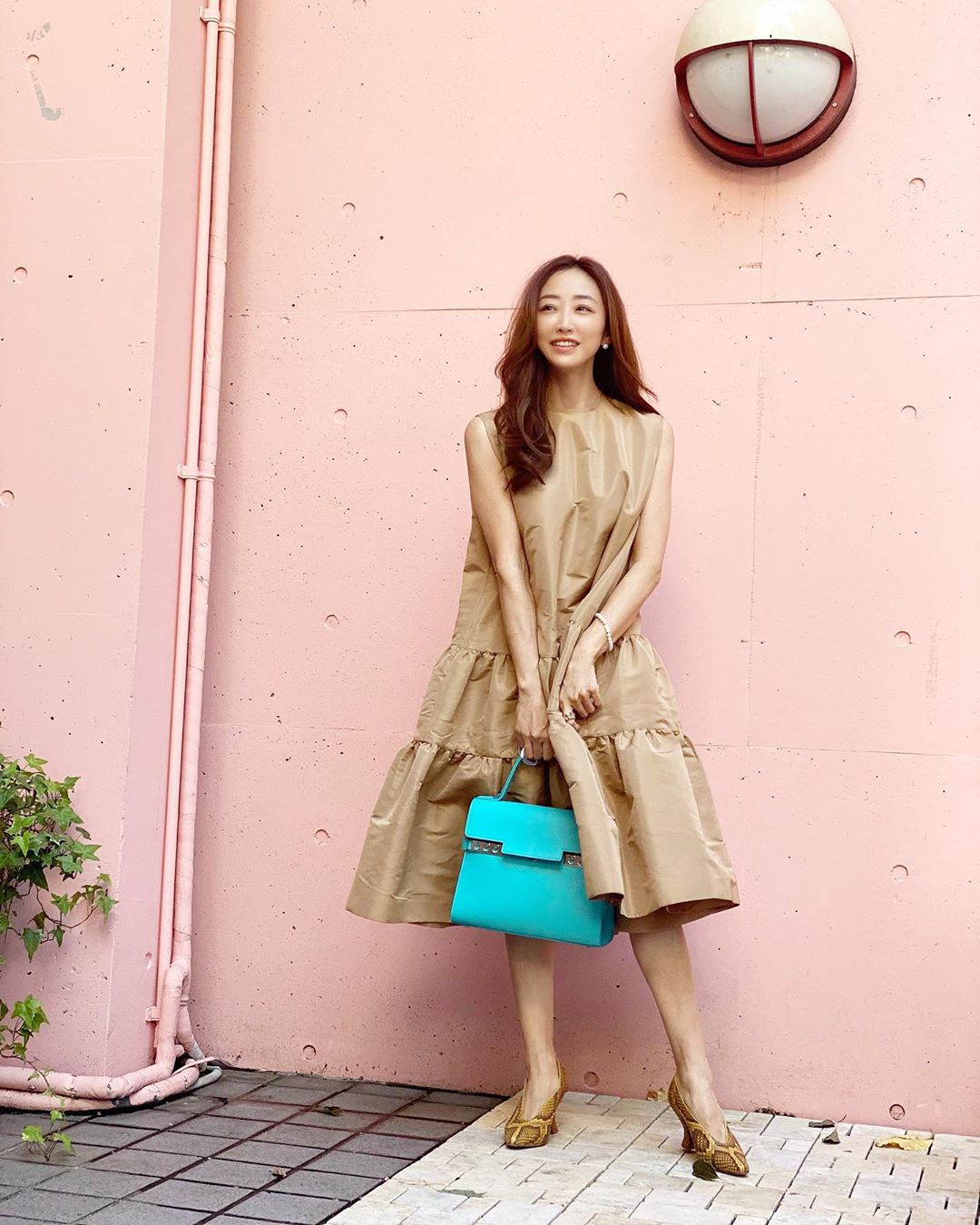 神崎恵 今日の1本目は美人百花の特集、連載、動画の撮影。 私服は美人百花の雰囲気に合わせて、甘さのある服で。 ふわふわ甘めの服は、ヘア