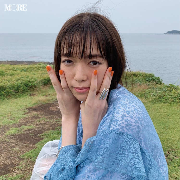 Moremagazine 誕生日を迎えた 佐藤栞里がニューバージョンのピース More9月号オフショットをお届け 7月に誕生日を迎え 30歳になったしーさま ということで 今度から Wacoca Japan People Life Style