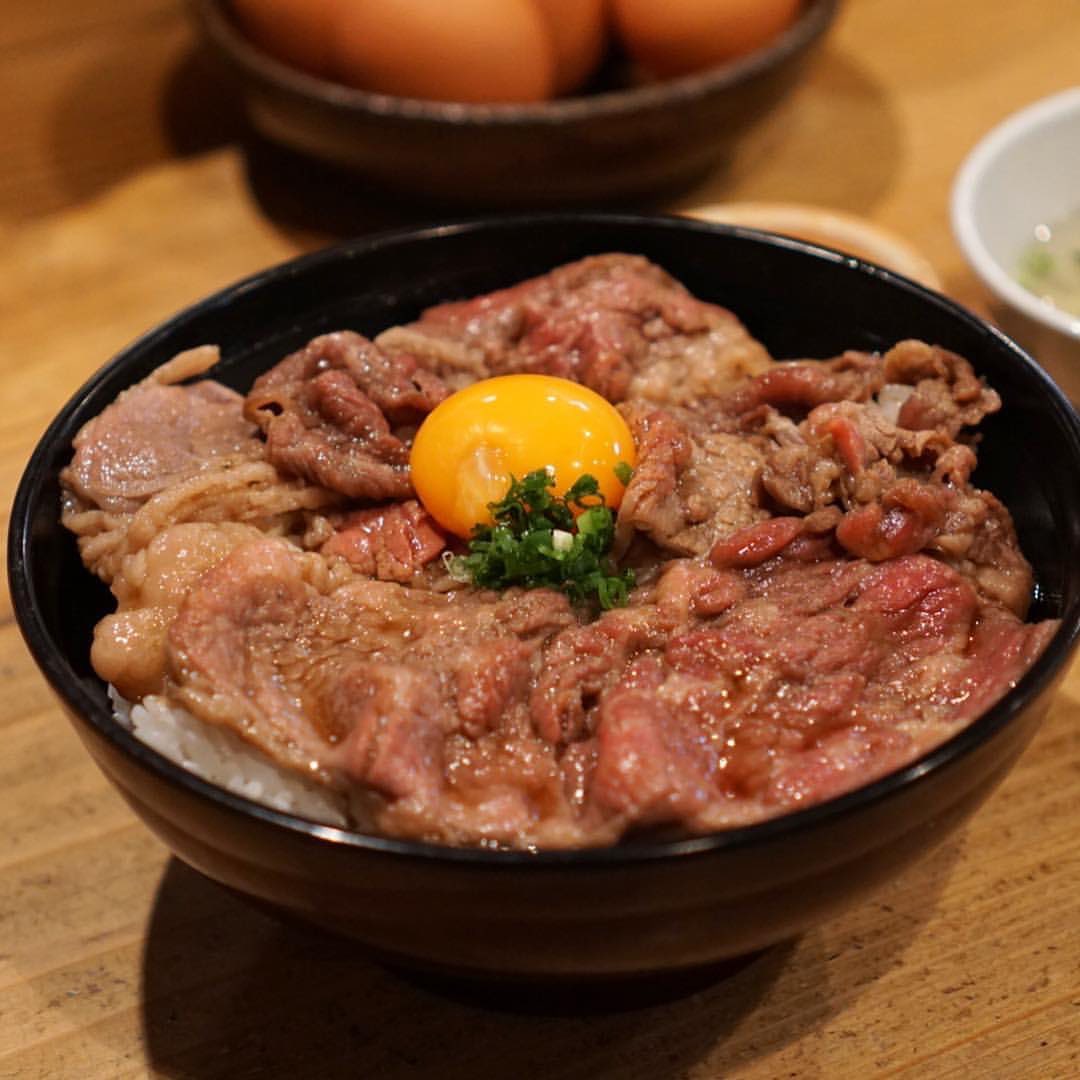 Retrip Fukuoka Retrip 牛丼 福岡市 Jr博多駅近くにある 池ぽん は 大きな1枚肉 がドーンとご飯の上に乗った牛丼が人気のお店 柔らかいレアのロース肉は甘めに味付けさ Wacoca Japan People Life Style Retrip Fukuoka Retrip 牛丼 福岡市 Jr博多駅近くにある 池ぽん は 大きな1枚肉 がドーンとご飯の上に乗った牛丼が人気のお店 柔らかいレアのロース肉は甘めに味付けさ Wacoca Japan People Life Style