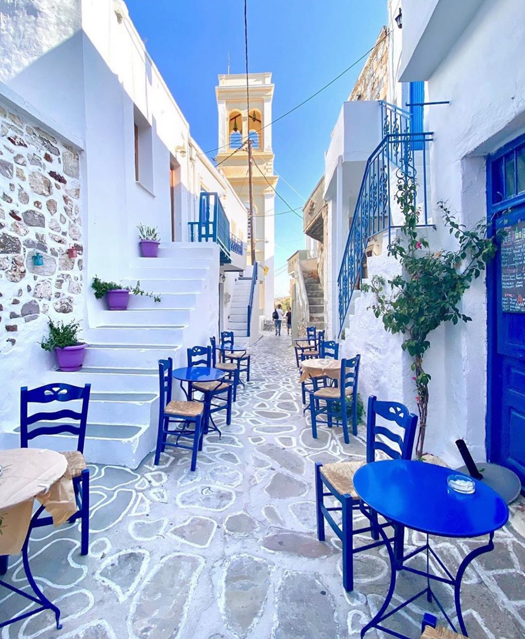 Retrip Global Retrip ギリシャ 青と白の世界が広がっているのは ギリシャの キモロス島 です ギリシャ独特の街並みはもちろん 透明度の高いビーチも人気です 日帰りで Wacoca