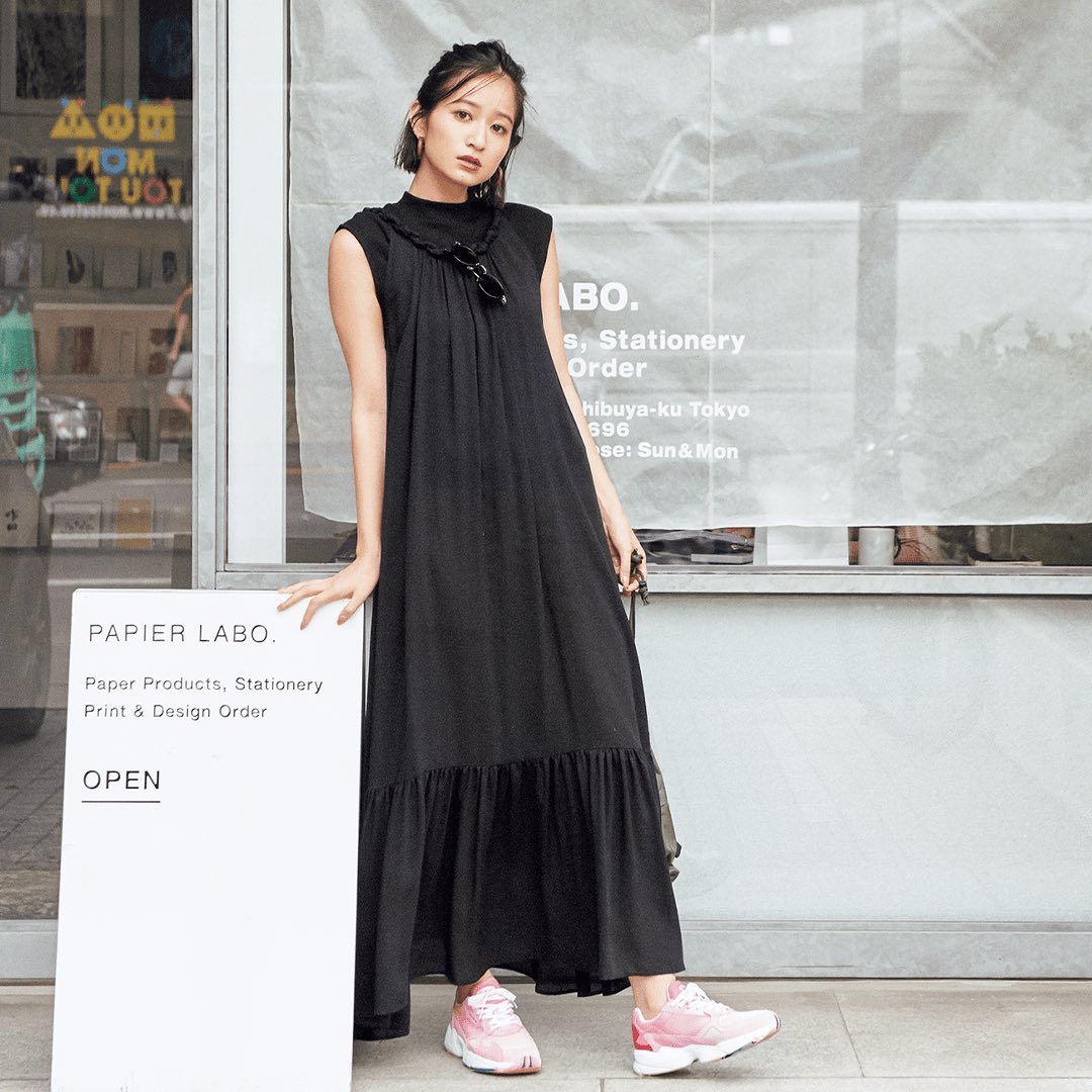 Classy 一枚でも即オシャレな 黒ワンピースコーデ 10選 夏のファッションには 1枚でサラッと涼しげに着られる ワンピース が欠かせません 特にアラサ Wacoca Japan People Life Style